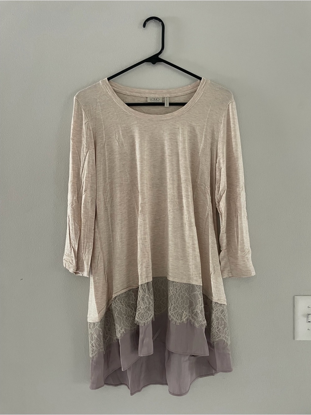 LOGO by Lori Goldstein Cream & Taupe Layered Lace-Trim Tunic
